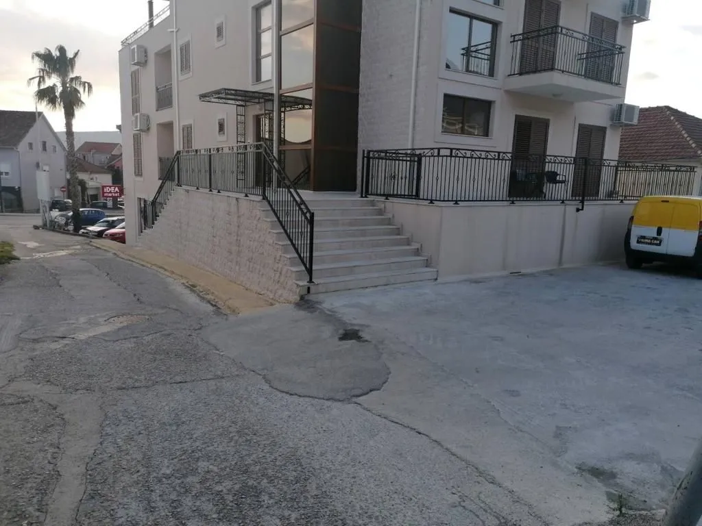 Prodaja, trosoban stan, 69m², Tivat, Crna Gora