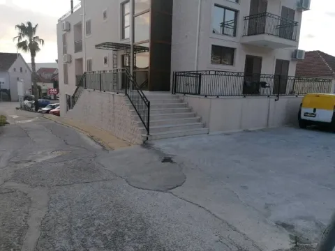 Prodaja, trosoban stan, 69m², Tivat, Crna Gora - image 9