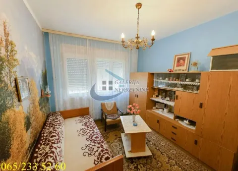 Prodaja, kuća, 240m², Centar, Inđija - image 1