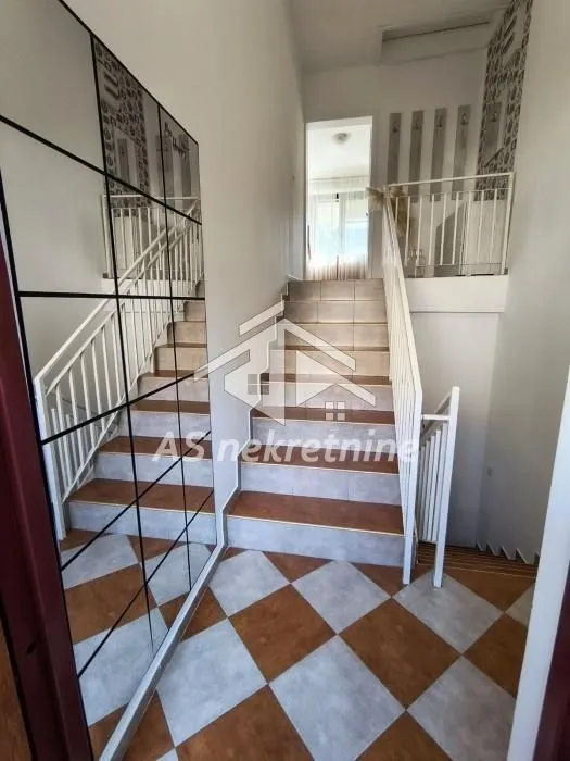Izdavanje, stan, 100m², Savski Venac, Beograd