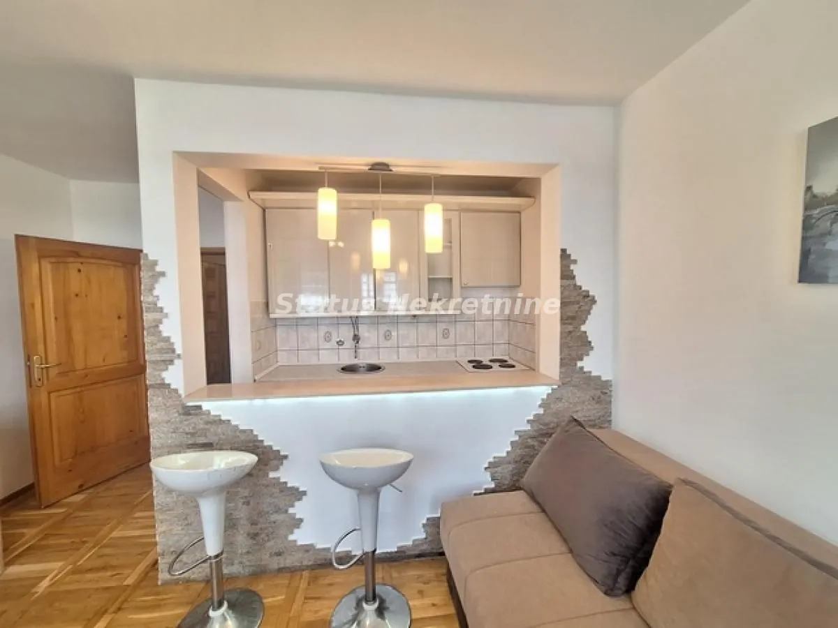 Izdavanje, garsonjera, 26m², Bulevar Oslobodjenja, Novi Sad Sve Podlokacije
