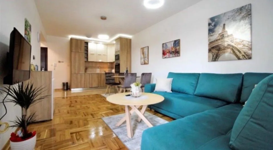 Izdavanje, jednosoban stan, 47m², Budva, Crna Gora