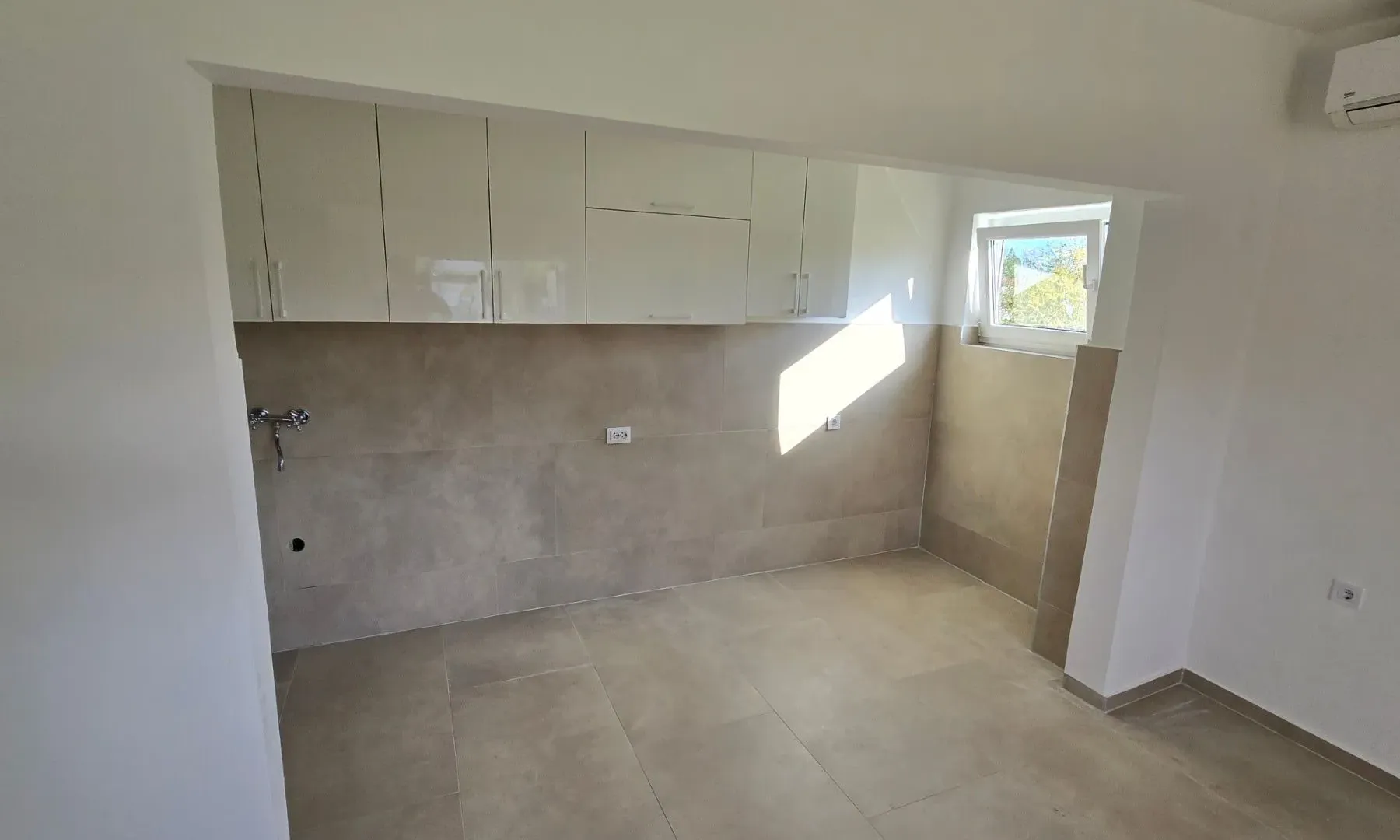 Izdavanje, kuća, 75m², Gornja Gorica, Podgorica