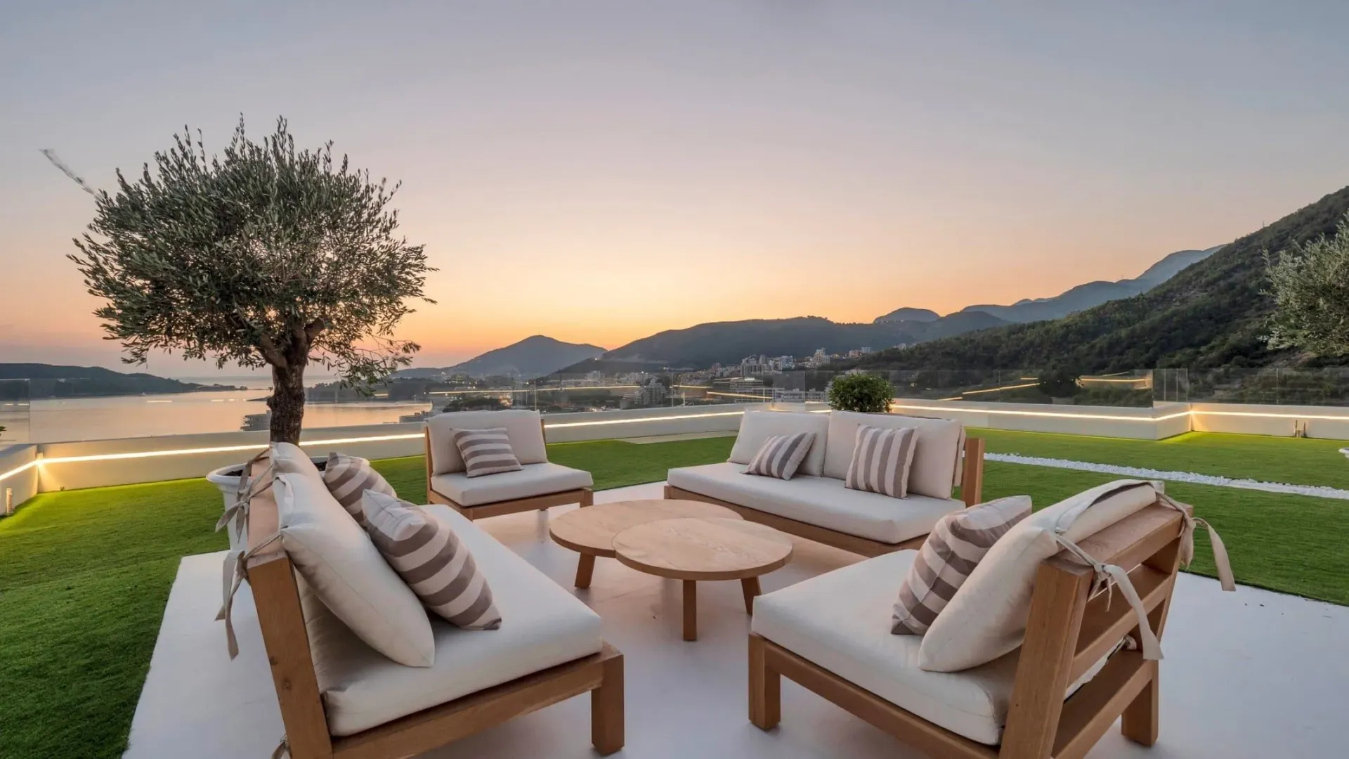 Sale, apartment, 1000m², Rafailovići, Budva