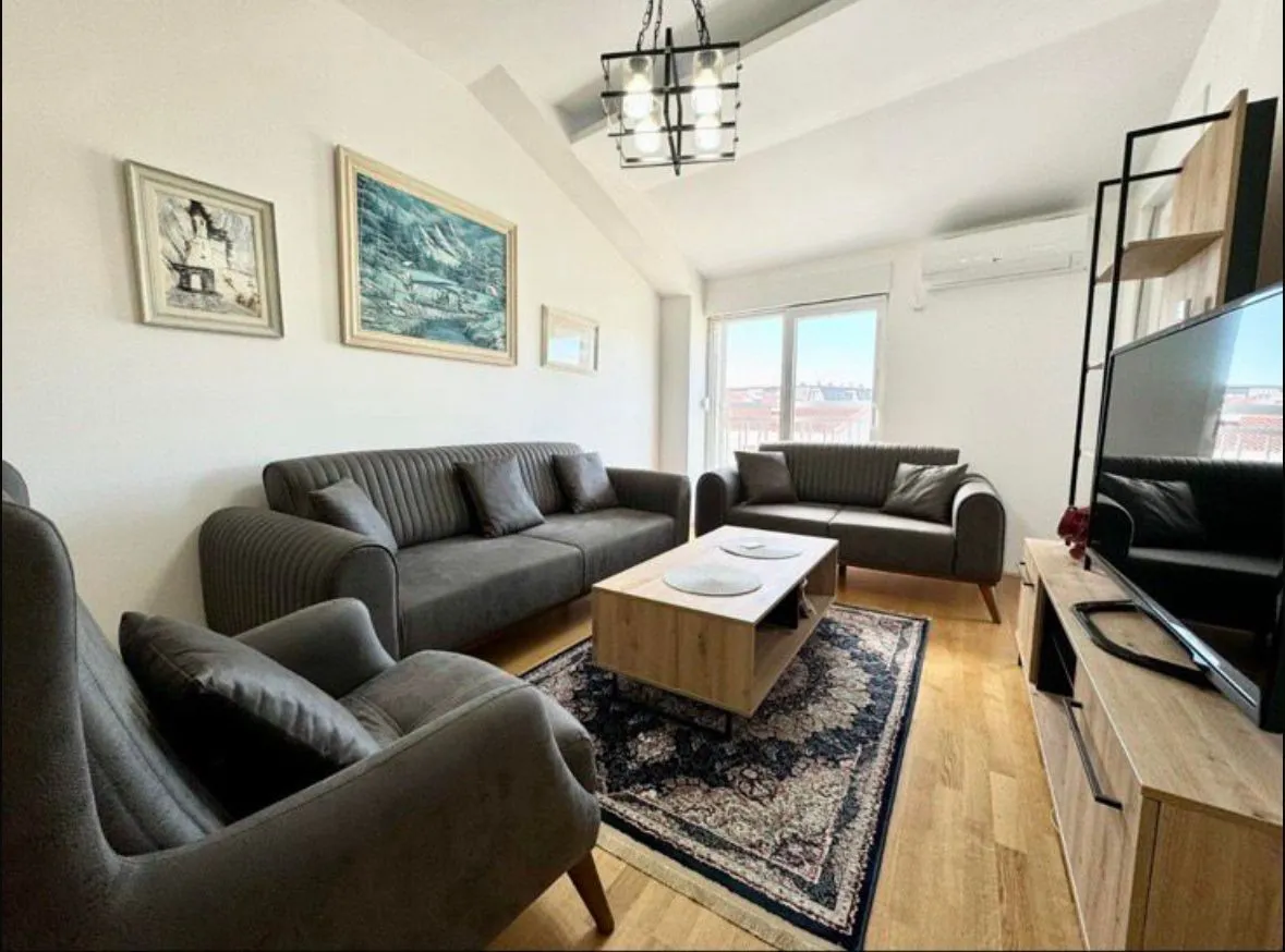 Izdavanje, dvosoban stan, 75m², Ljubović, Podgorica