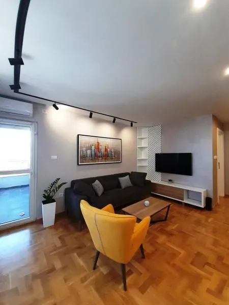 Izdavanje, dvosoban stan, 72m², Bulevar, Niš