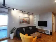 Izdavanje, dvosoban stan, 72m², Bulevar, Niš - image 1