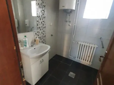 Izdavanje, kuća, 362m², Telep, Novi Sad Sve Podlokacije - image 16