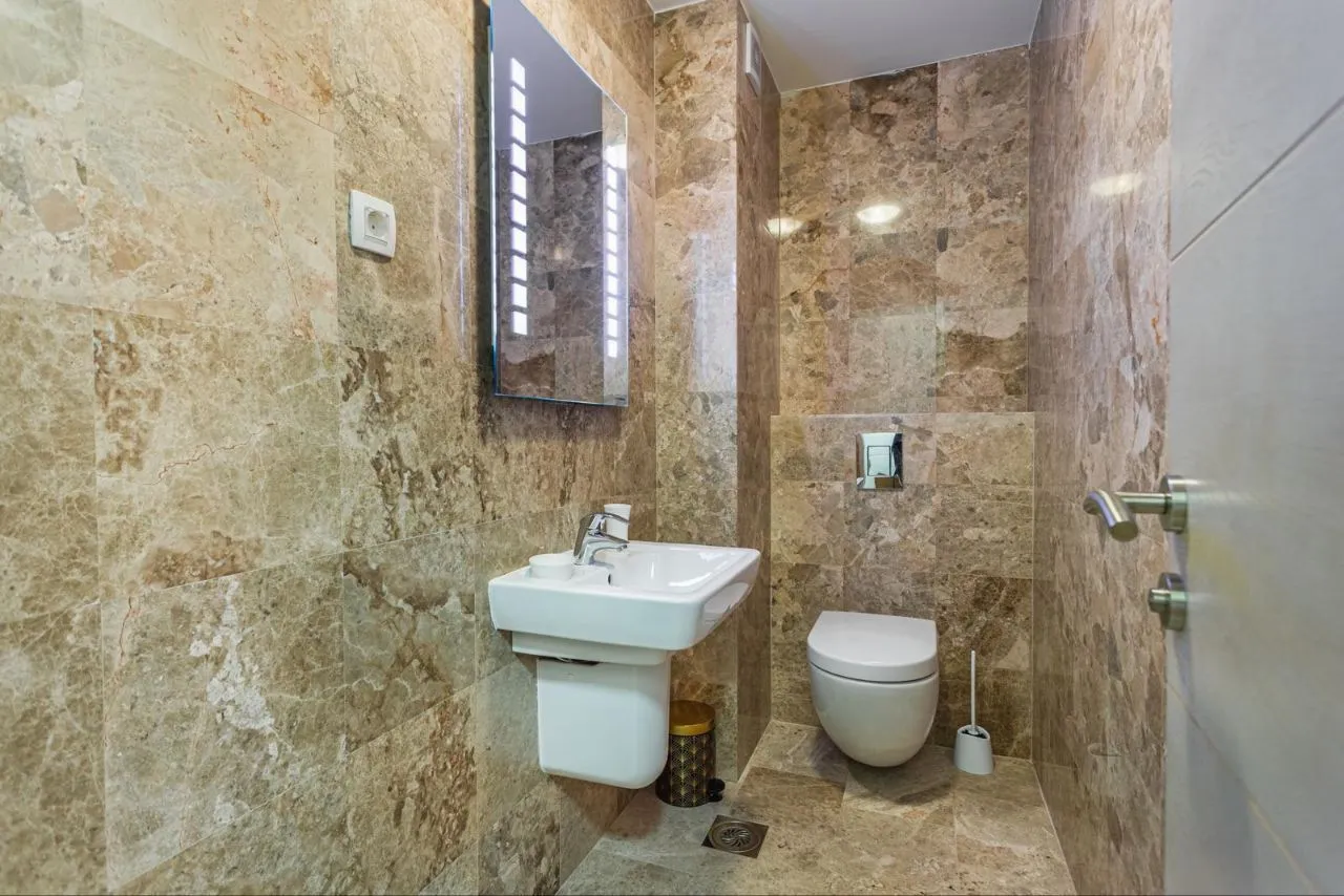 Izdavanje, dvosoban stan, 62m², Pržno, Budva