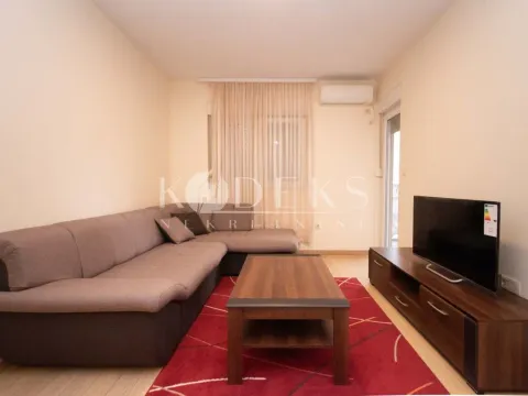 Izdavanje, jednosoban stan, 46m², City Kvart, Podgorica - image 1