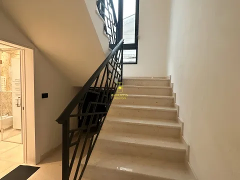 Rent, house, 180m², Gornja Gorica, Podgorica - image 13