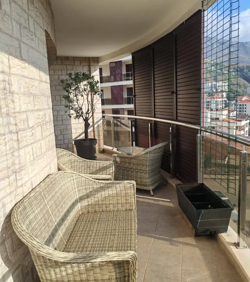 Sale, two bedroom apartment, 130m², Bečići, Budva