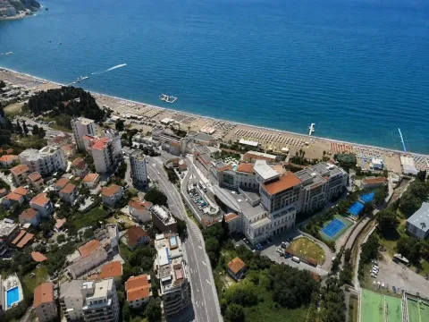 Sale, one bedroom apartment, 47m², Bečići, Budva - image 1