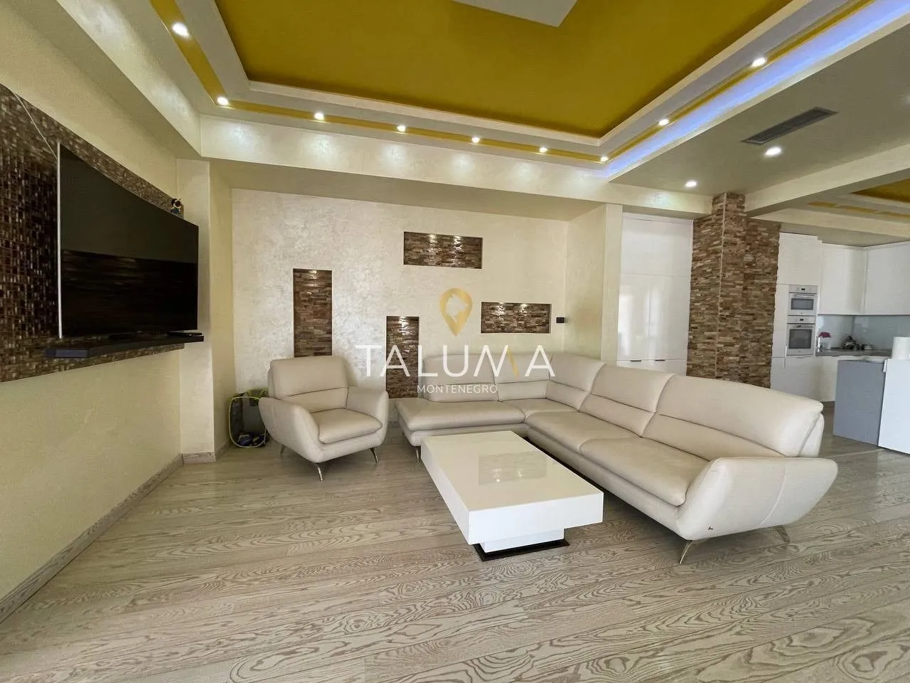 Prodaja, dvosoban stan, 158m², Centar, Budva