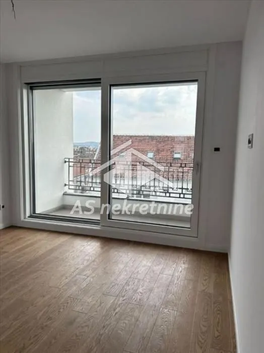 Izdavanje, trosoban stan, 71m², Čubura, Beograd