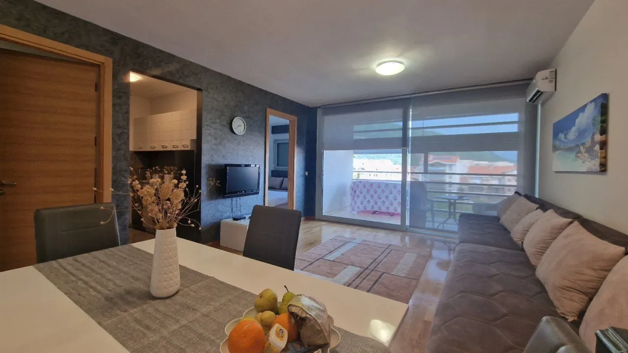 Izdavanje, jednosoban stan, 54m², Budva, Crna Gora