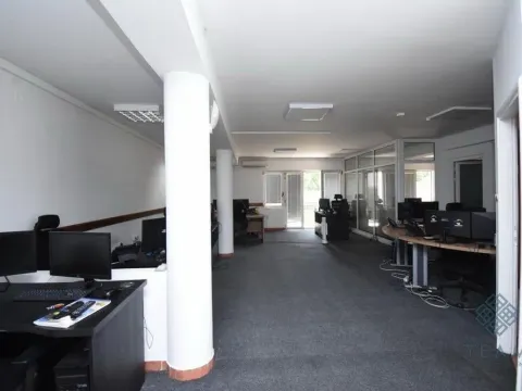 Izdavanje, poslovni prostor, 183m², Centar, Podgorica - image 2