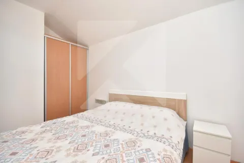 Izdavanje, četvorosoban stan, 160m², Tološi, Podgorica - image 12