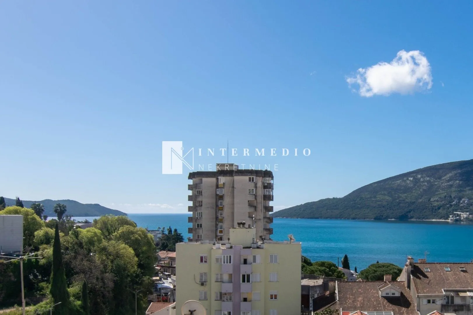 Rent, four bedroom apartment, 137m², Topla, Herceg Novi