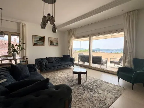 Rent, two bedroom apartment, 100m², Tivat, Crna Gora - image 1