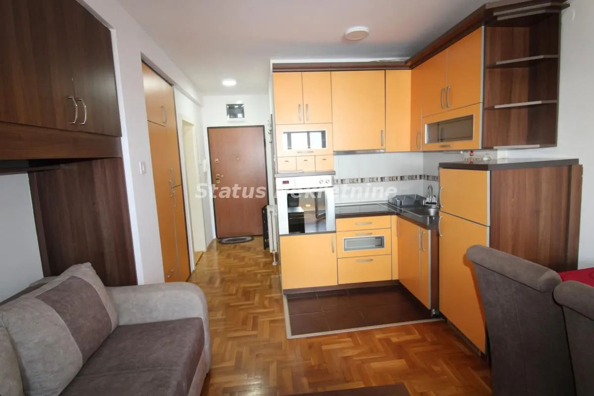 Izdavanje, garsonjera, 28m², Grbavica, Novi Sad Sve Podlokacije