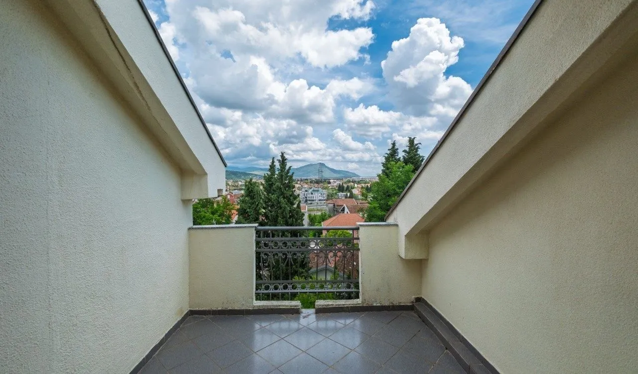 Rent, house, 280m², Gorica C, Podgorica