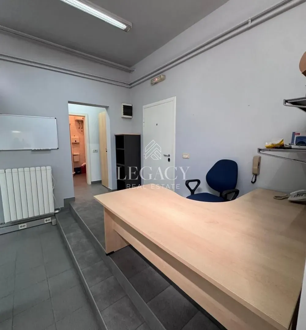 Rent, office space, 64m², Južni Bulevar, Vračar Sve Podlokacije