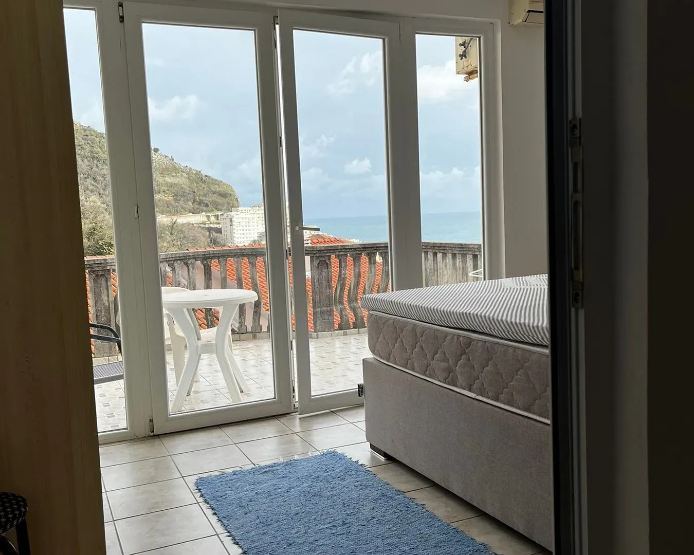 Izdavanje, jednosoban stan, 55m², Rafailovići, Budva