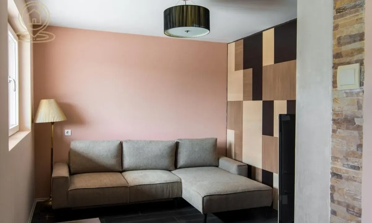 Izdavanje, dvosoban stan, 47m², Dom zdravlja, Niš