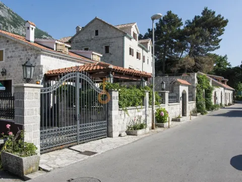 Prodaja, kuća, 170m², Kotor, Crna Gora - image 20