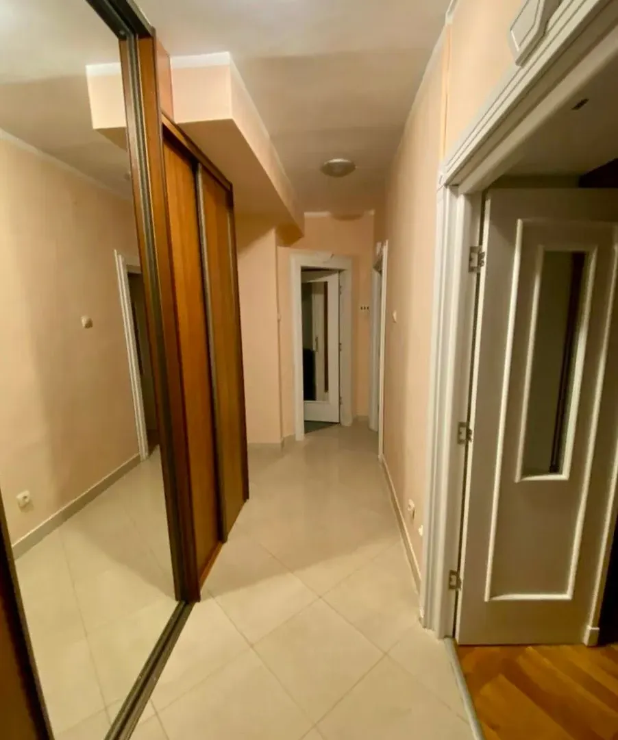 Izdavanje, dvosoban stan, 97m², Centar, Podgorica