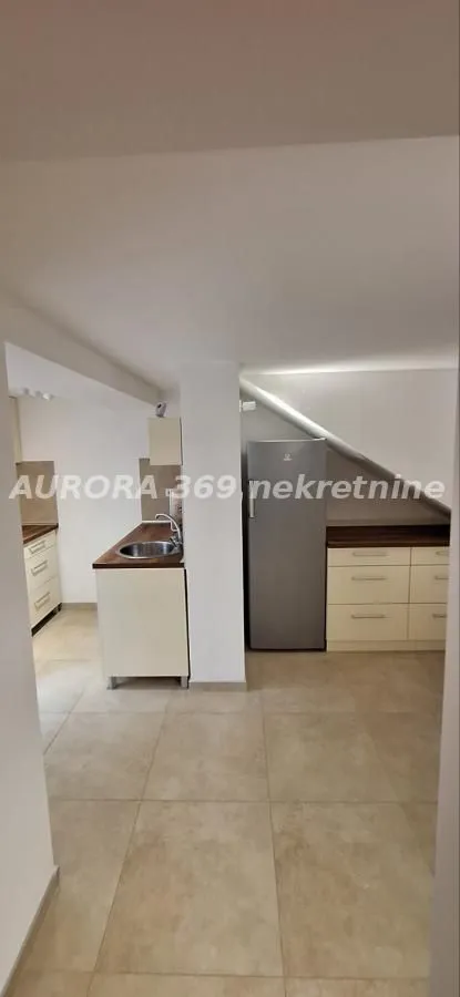 Izdavanje, kuća, 247m², Sremska Kamenica, Petrovaradin