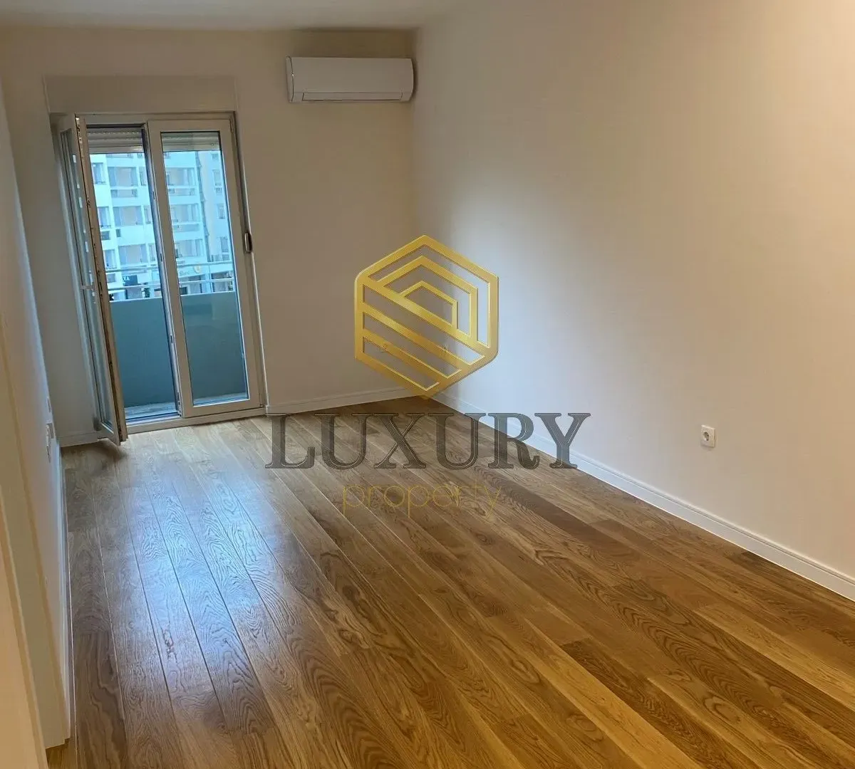 Izdavanje, jednosoban stan, 40m², Central Point, Podgorica
