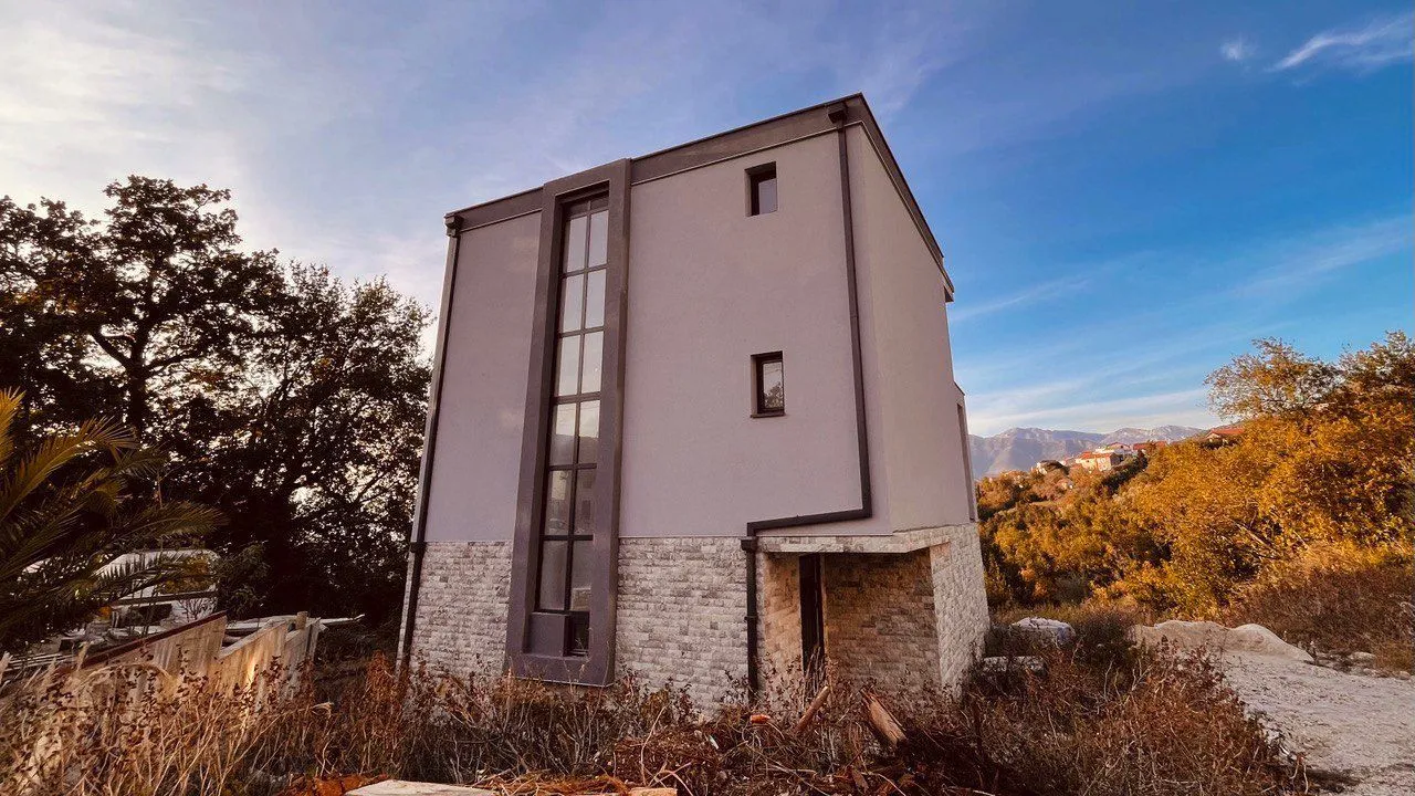 Prodaja, kuća, 230m², Kalimanj, Tivat