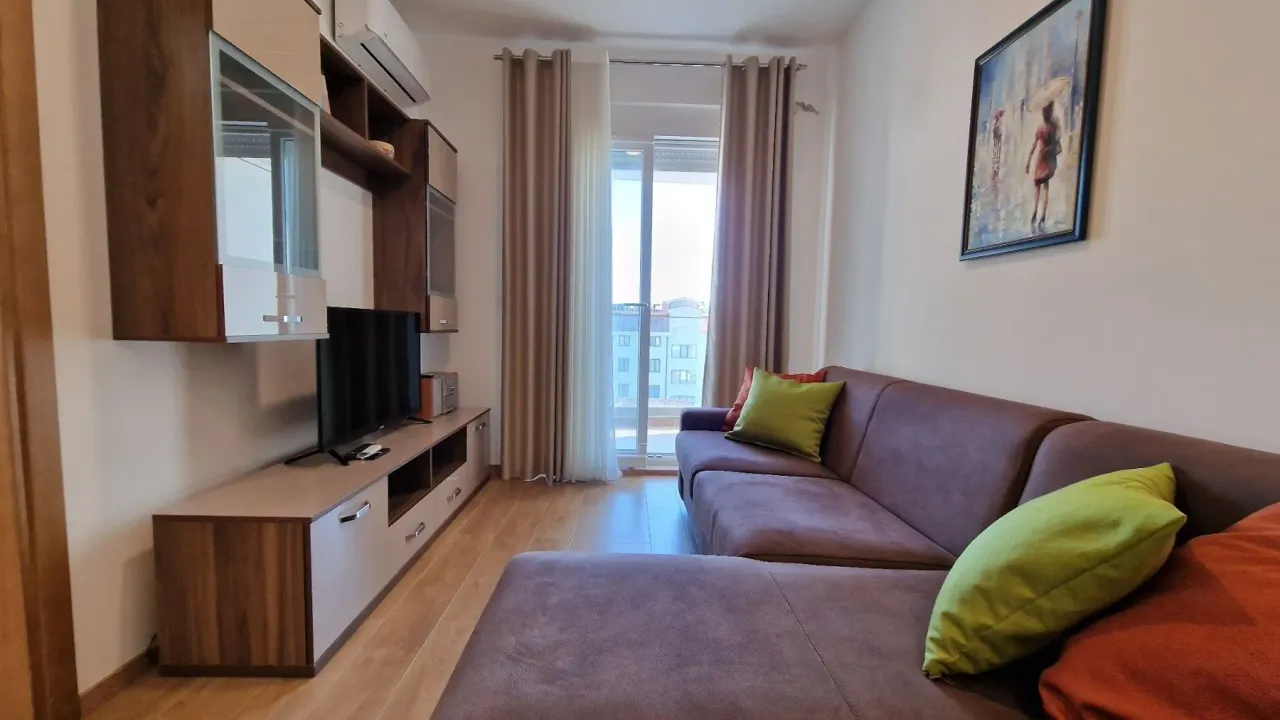 Izdavanje, jednosoban stan, 41m², Budva, Crna Gora