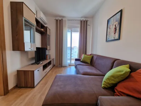 Izdavanje, jednosoban stan, 41m², Budva, Crna Gora