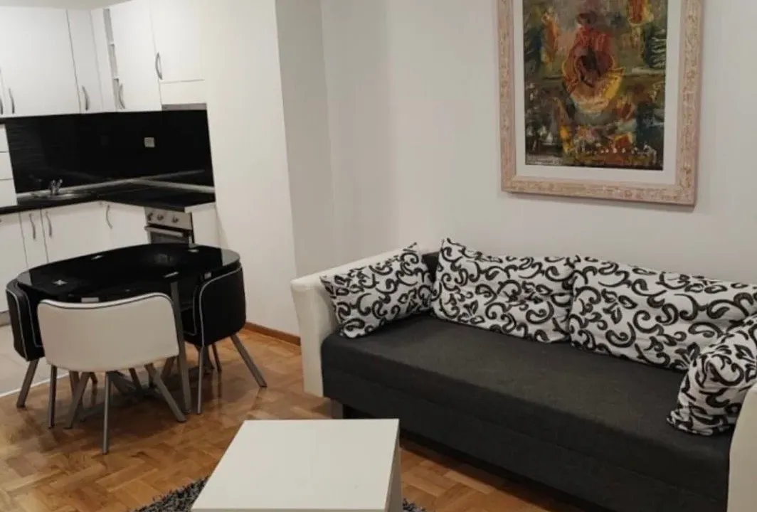 Izdavanje, jednosoban stan, 47m², Tološka šuma, Podgorica