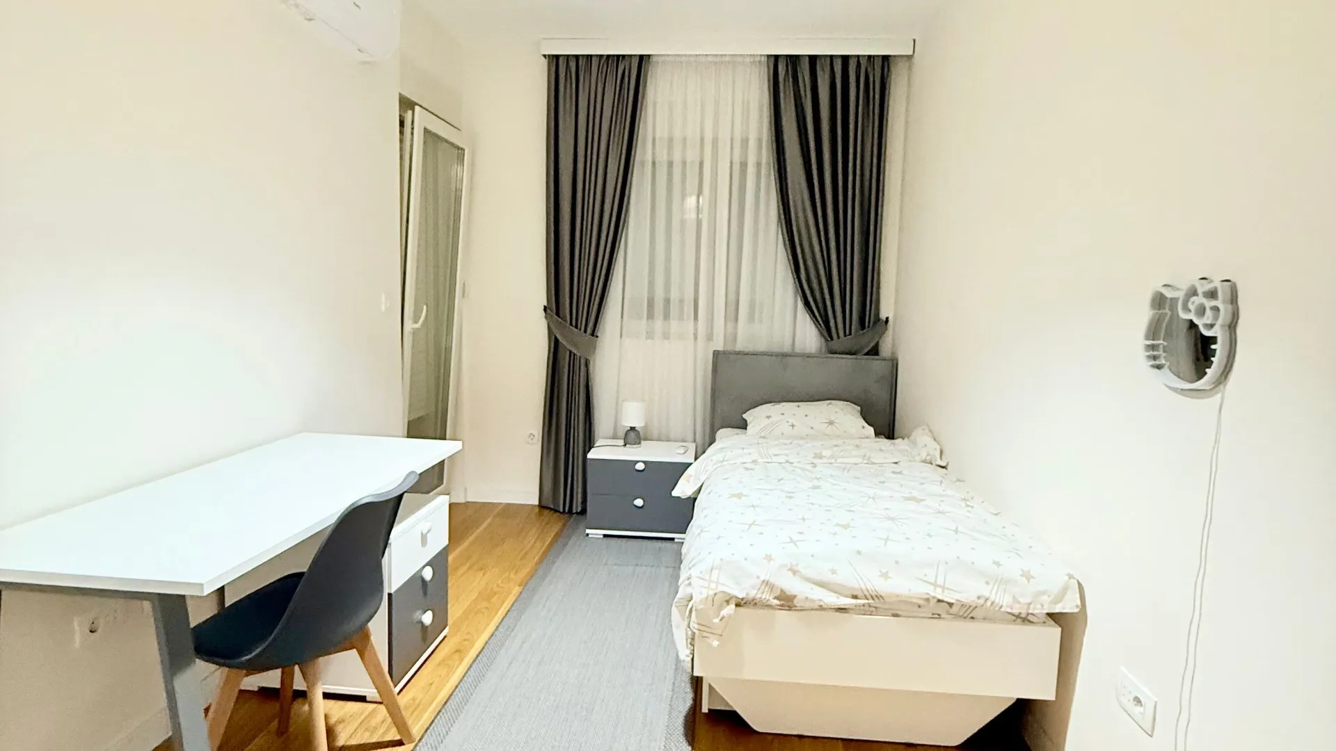 Izdavanje, trosoban stan, 96m², Central Point, Podgorica