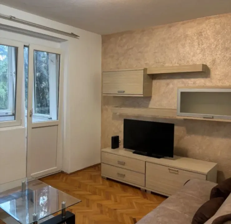 Izdavanje, jednosoban stan, 44m², Podgorica, Crna Gora