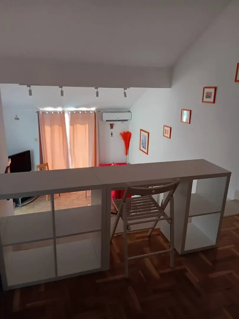 Izdavanje, trosoban stan, 80m², Krivi Most, Podgorica