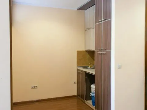 Izdavanje, poslovni prostor, 42m², Centar, Podgorica - image 2