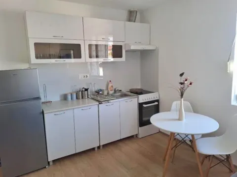 Izdavanje, jednosoban stan, 50m², Centar, Podgorica - image 5