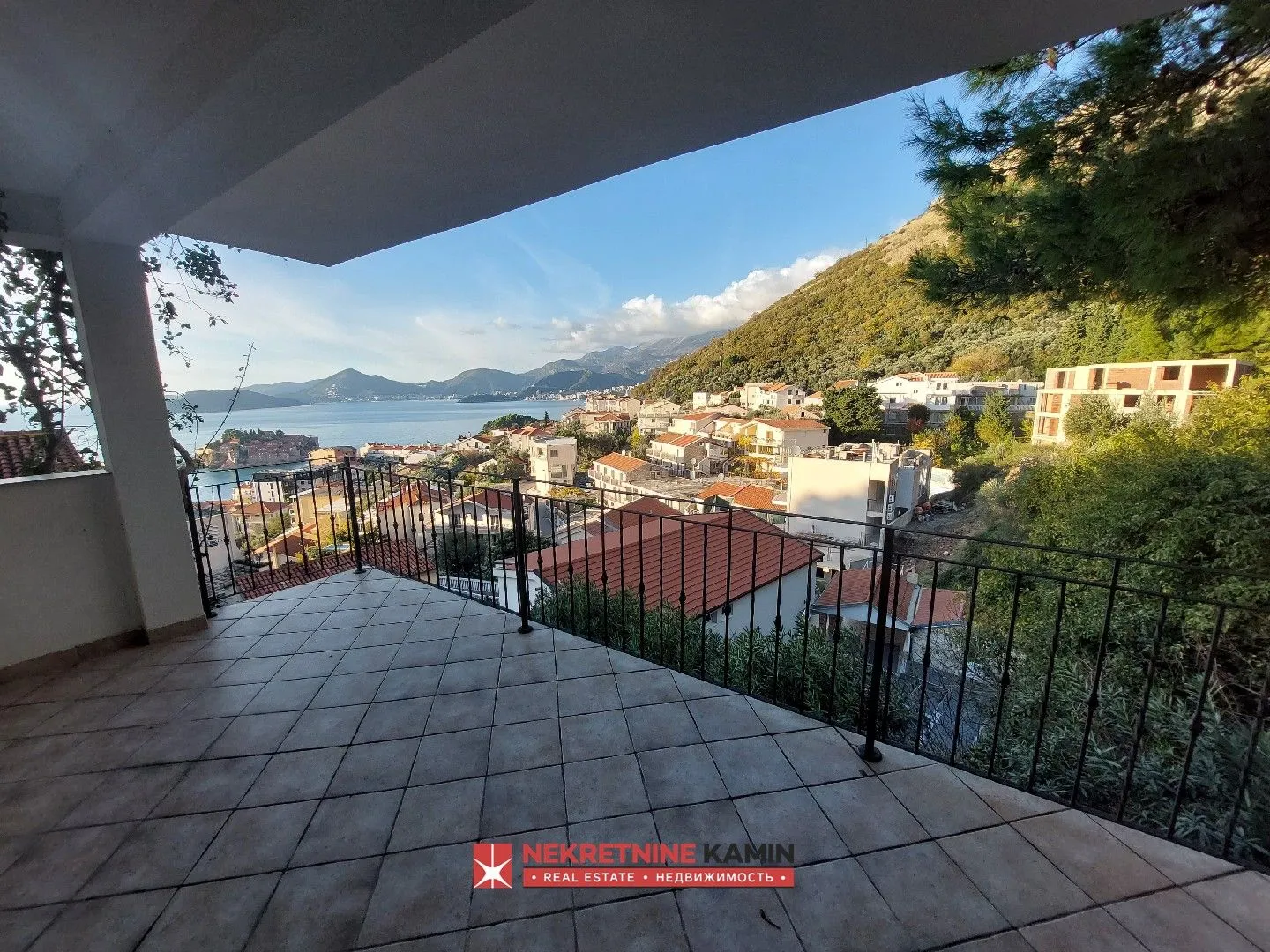 Prodaja, trosoban stan, 85m², Sveti Stefan, Budva