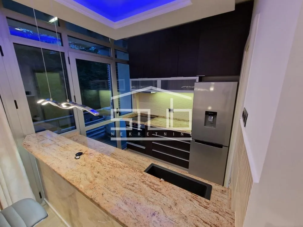 Rent, four bedroom apartment, 148m², Savski Venac, Beograd
