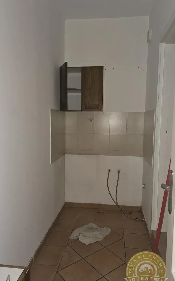 Izdavanje, poslovni prostor, 70m², Novi Sad, Srbija