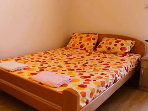 Izdavanje, kuća, 382m², Krimovica, Kotor - image 4