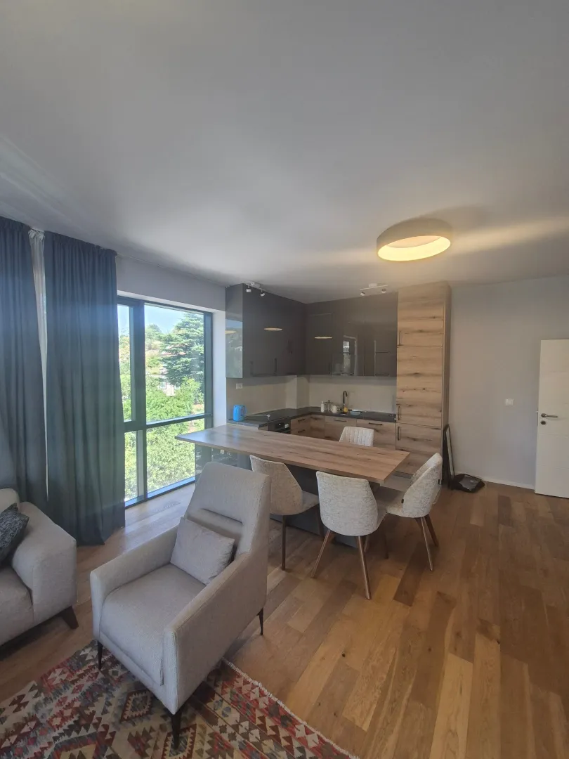 Izdavanje, trosoban stan, 101m², Vezirov Most, Podgorica