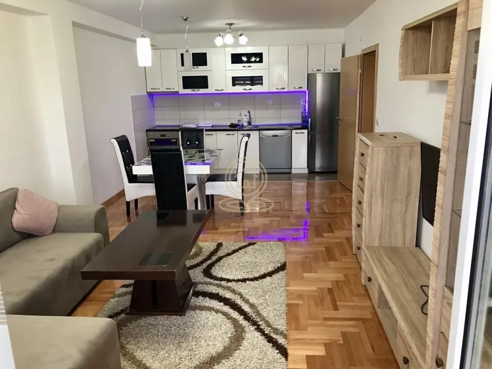 Prodaja, trosoban stan, 68m², Gradska Bolnica, Niš
