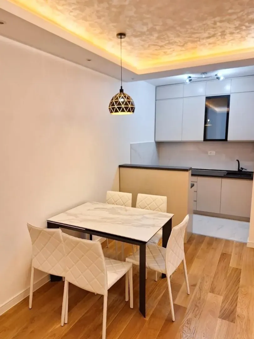 Izdavanje, trosoban stan, 94m², Central Point, Podgorica