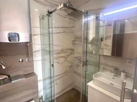 Izdavanje, četvorosoban stan, 205m², Vračar Hram, Vračar Sve Podlokacije - image 10